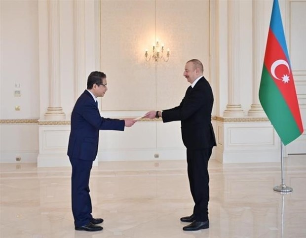vietnamese ambassador presents credentials to azerbaijani president picture 1