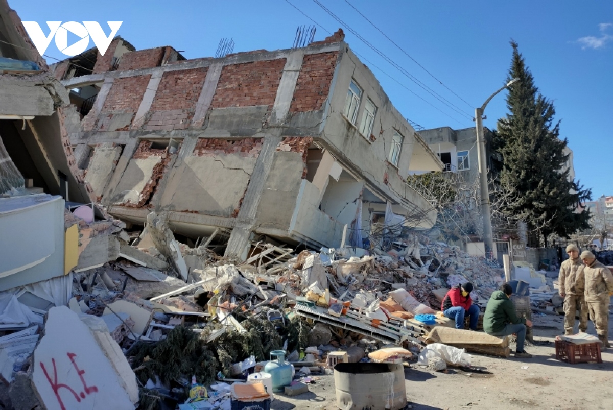 when vietnamese police officers join rescue mission in quake hit turkey picture 11