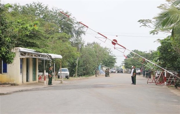 vinh xuong int l land, waterway border gate on vietnam-cambodia border opens picture 1