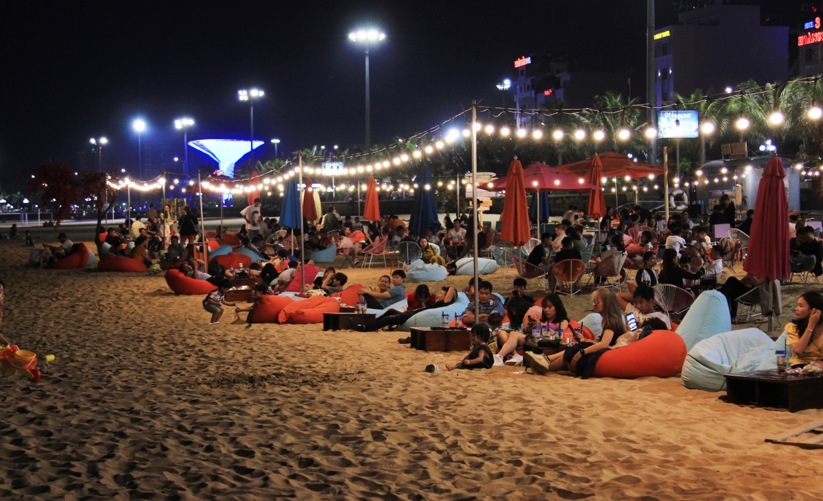 du lich binh Dinh huong toi dich vu kinh te dem hinh anh 3