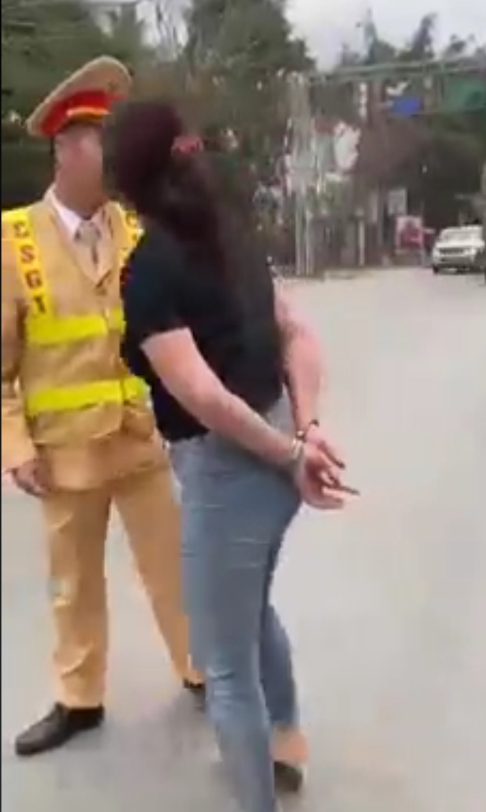 tam giu hinh su nguoi phu nu lang ma csgt o thanh hoa hinh anh 2