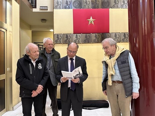 swiss nationals recall 1969 planting of vietnam flag atop notre dame cathedral paris picture 2