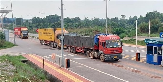 mong cai int l border gate facilitates vietnam s exports to china picture 1