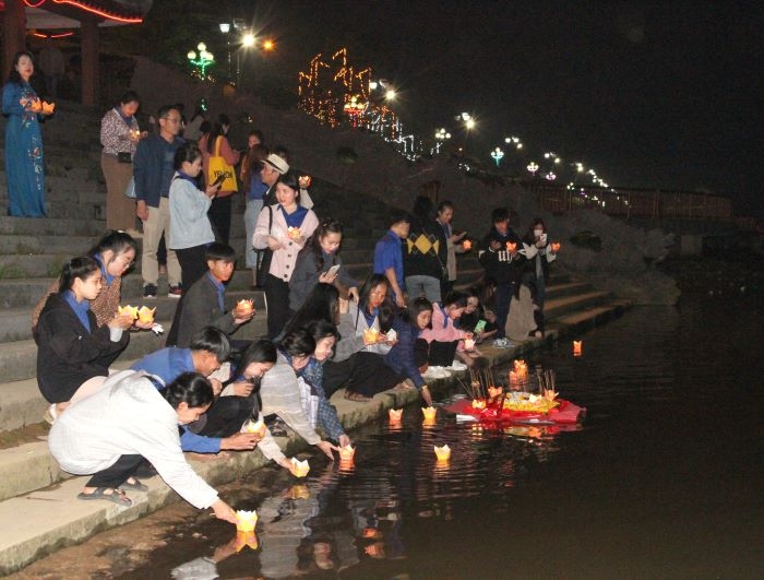quang tri launches first free night tour to historical sites picture 1