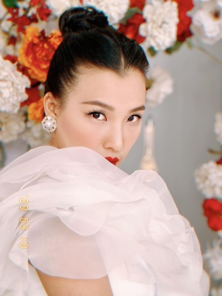 hoang oanh ngay cang dep va ban ron hon sau bien co ly hon hinh anh 13