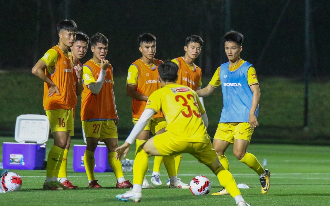 u23 viet nam lan dau trai nghiem trai bong thi dau cua doha cup 2023 hinh anh 2