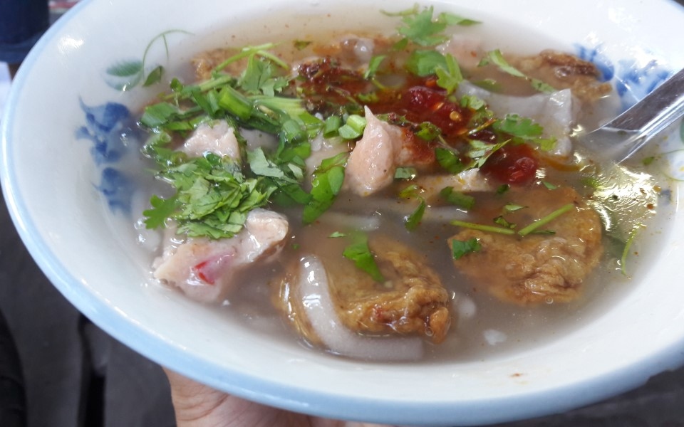  tasting fish noodle soup of quy nhon picture 1