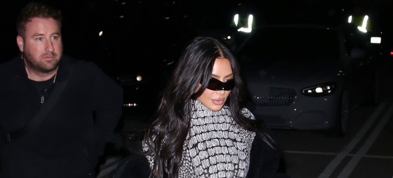 Kim Kardashian diện catsuit lấp lánh, khoe body nóng bỏng tại sự kiện