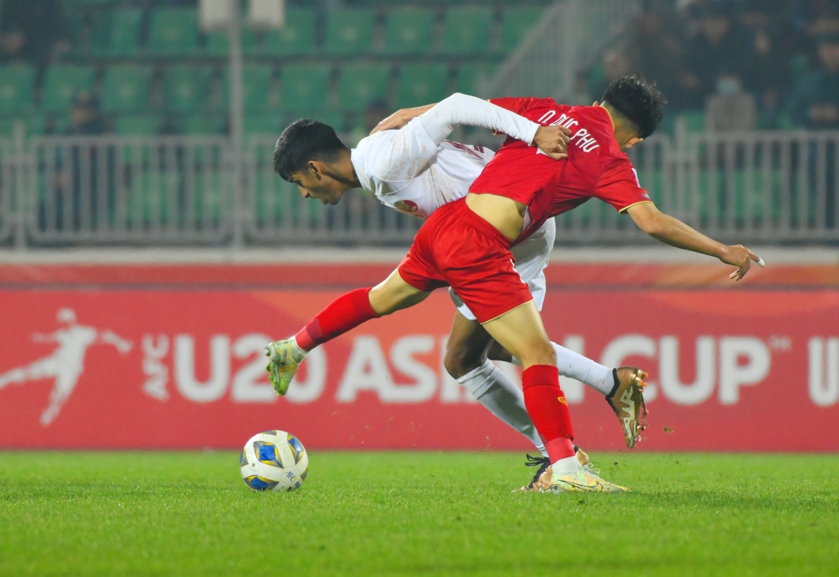 van truong tai hien sieu pham cua cong vinh, u20 viet nam gieo sau cho u20 qatar hinh anh 11