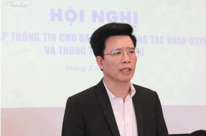 xem boi online tran ngap mang xa hoi ban ton giao chinh phu len tieng hinh anh 1