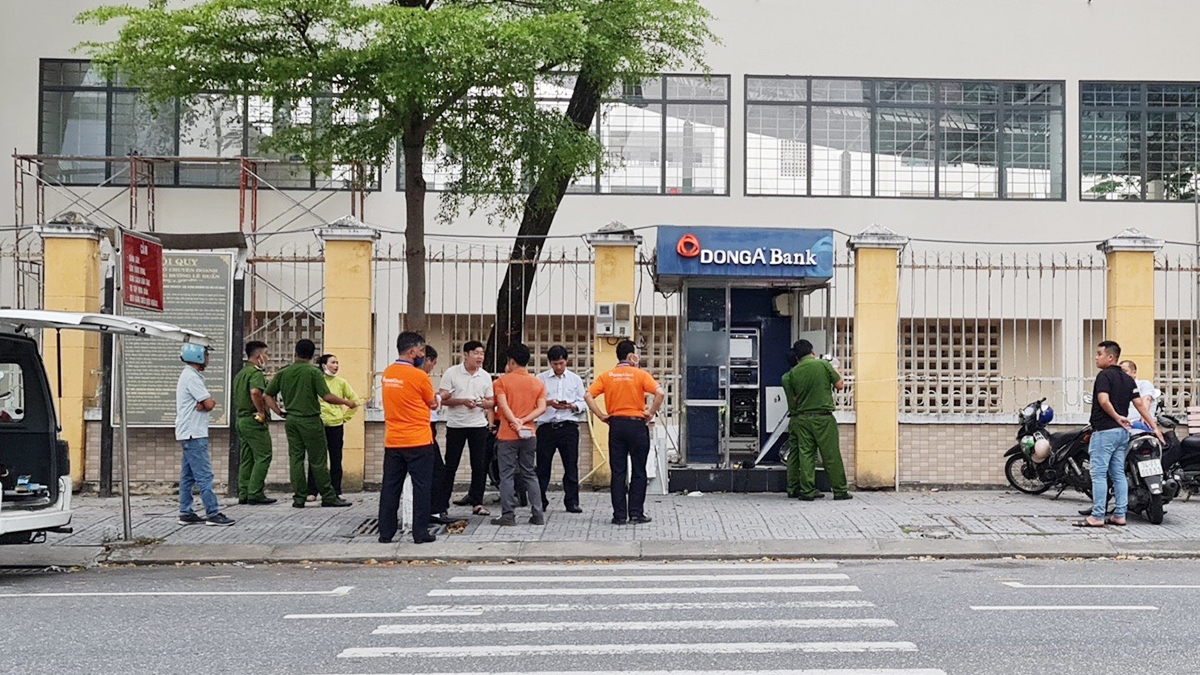 Doi tuong pha may atm o Da nang bi bat khi dang bo tron hinh anh 1