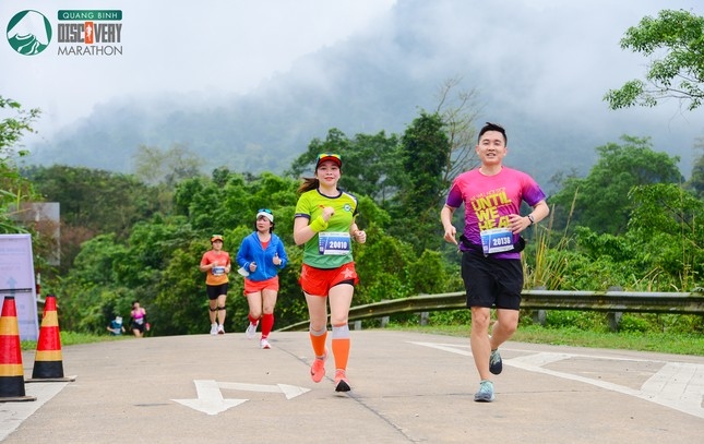 nearly 2,000 runners register for quang binh discovery marathon 2023 picture 1