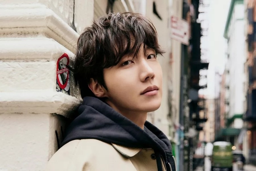 J-Hope bay cao trên bảng xếp hạng Billboard với "On The Street"