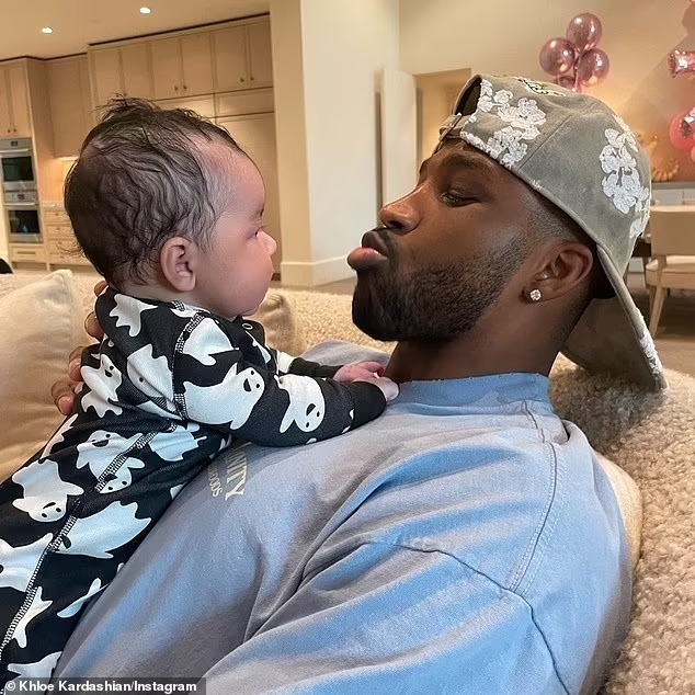 Khloe Kardashian gây phẫn nộ khi gọi kẻ lừa đảo Tristan Thompson là "người cha tốt"