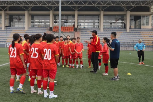 Vietnamese U17 women’s football team trains in Japan