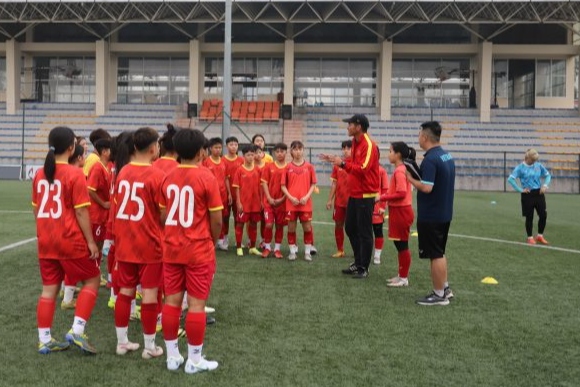 vietnamese u17 women s football team trains in japan picture 1