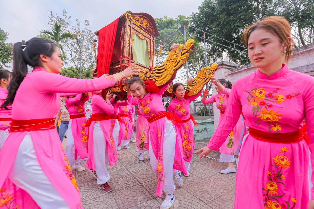 hanoi village hosts annual water festival picture 11