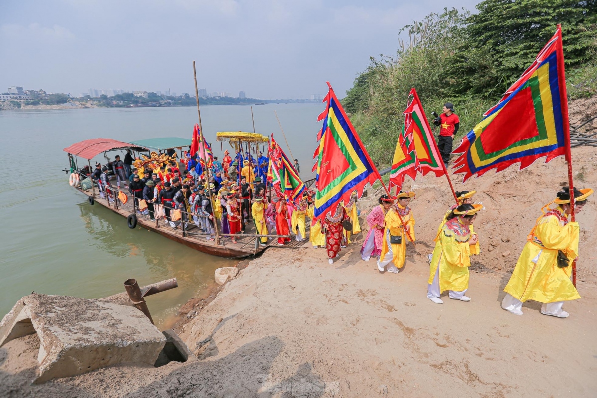 hanoi village hosts annual water festival picture 17