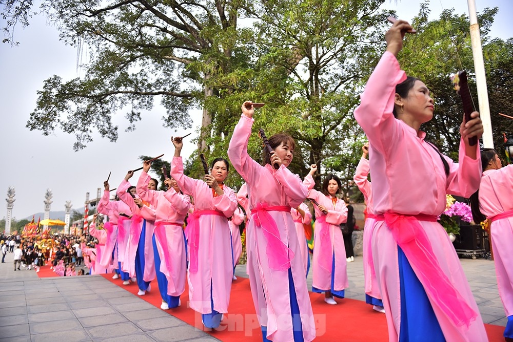 thousands of pilgrims flock to tay thien festival in vinh phuc province picture 5