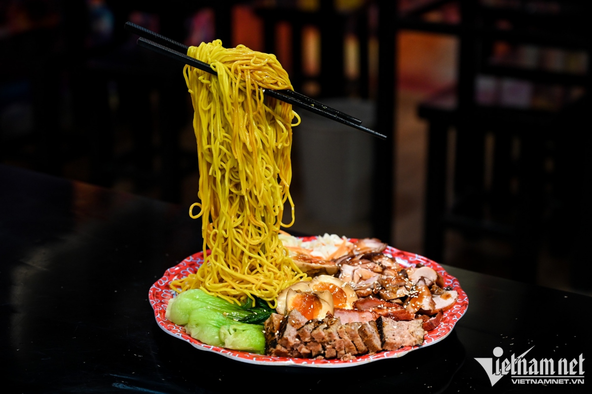 singaporean flying noodles excite diners in hanoi picture 2