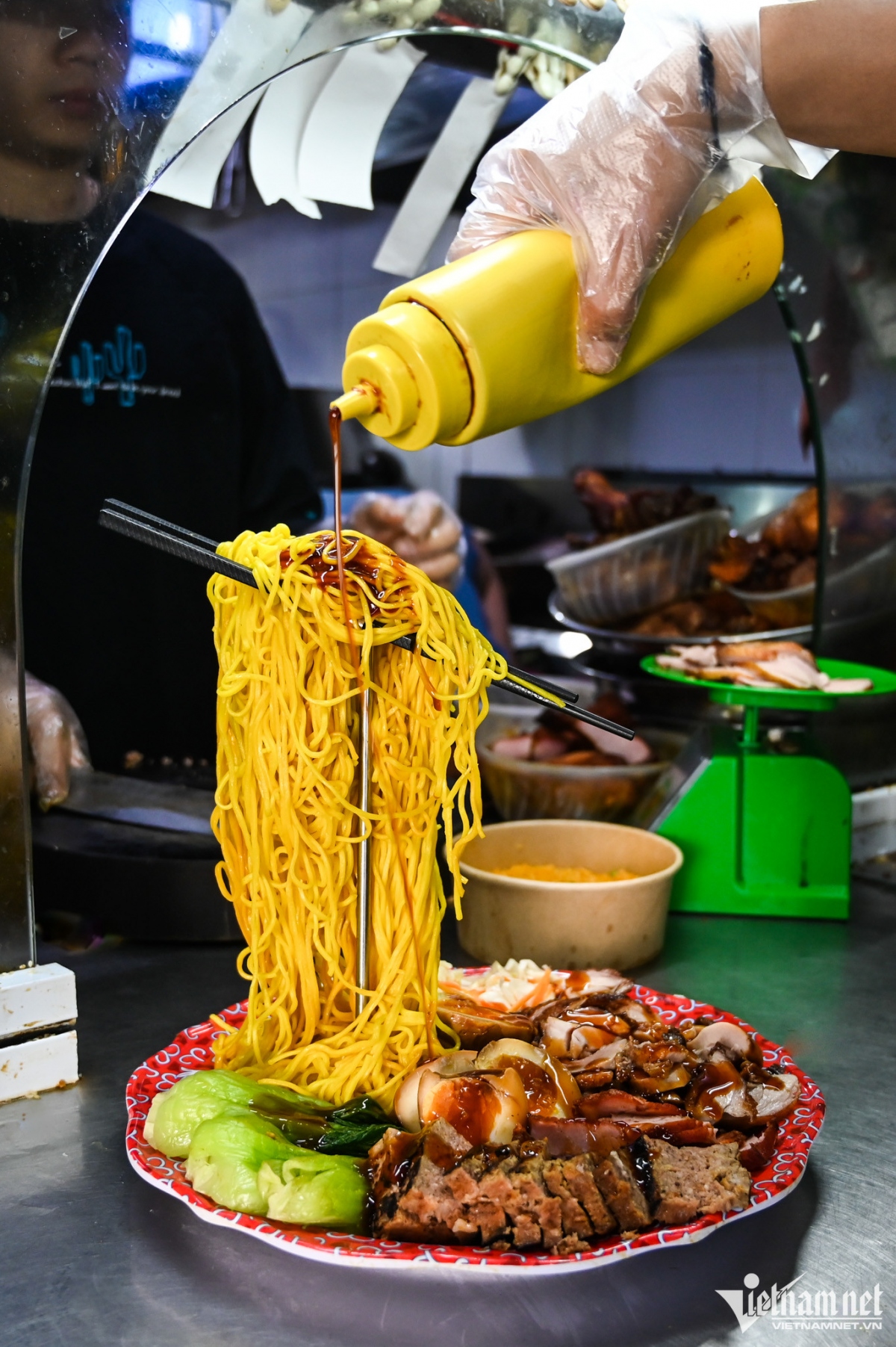 singaporean flying noodles excite diners in hanoi picture 5