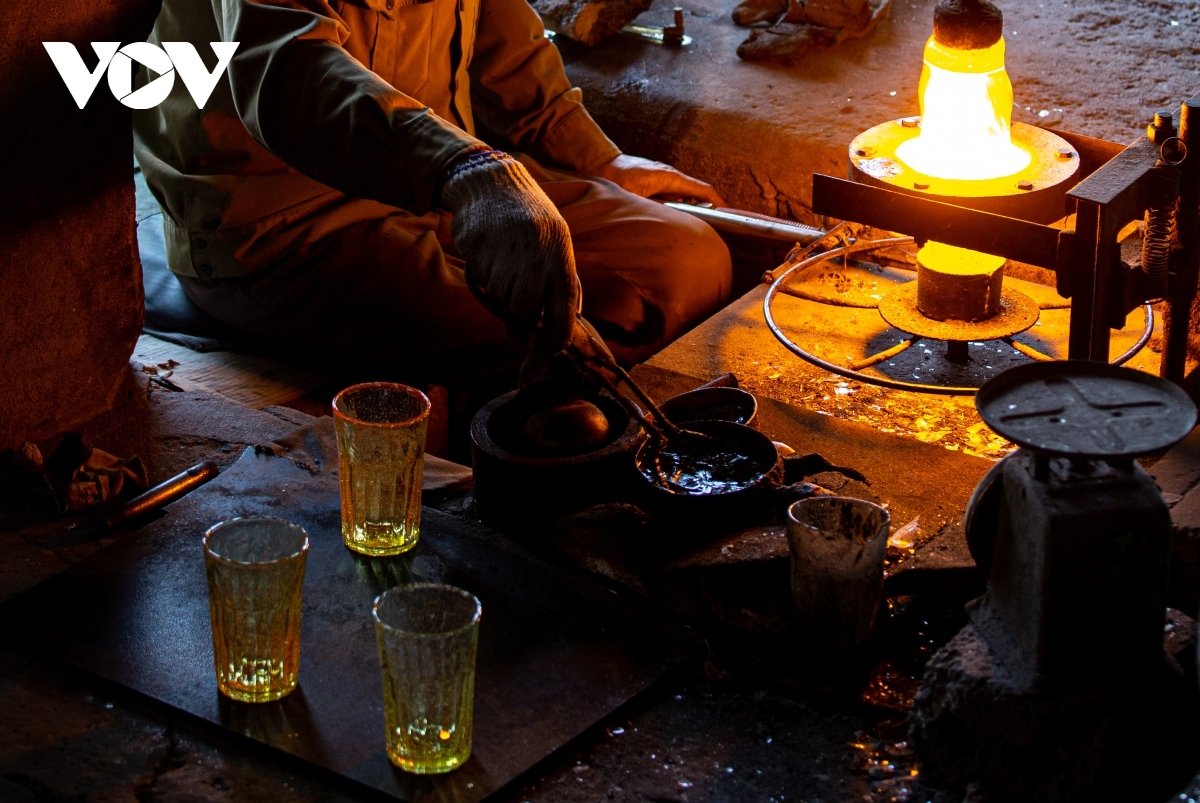 village in nam dinh province preserves tradition of glass blowing picture 9