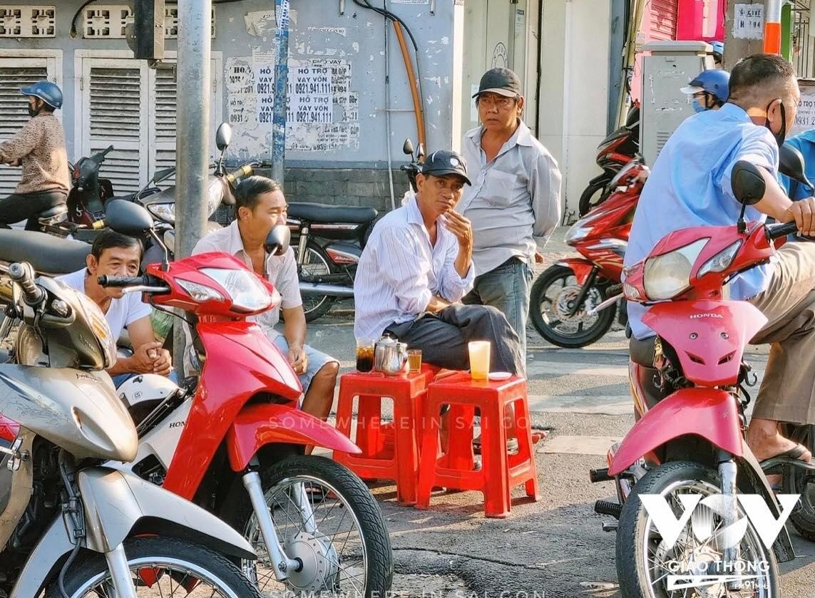 Ra quân chống lấn chiếm vỉa hè, lòng đường dừng “bắt cóc bỏ đĩa”