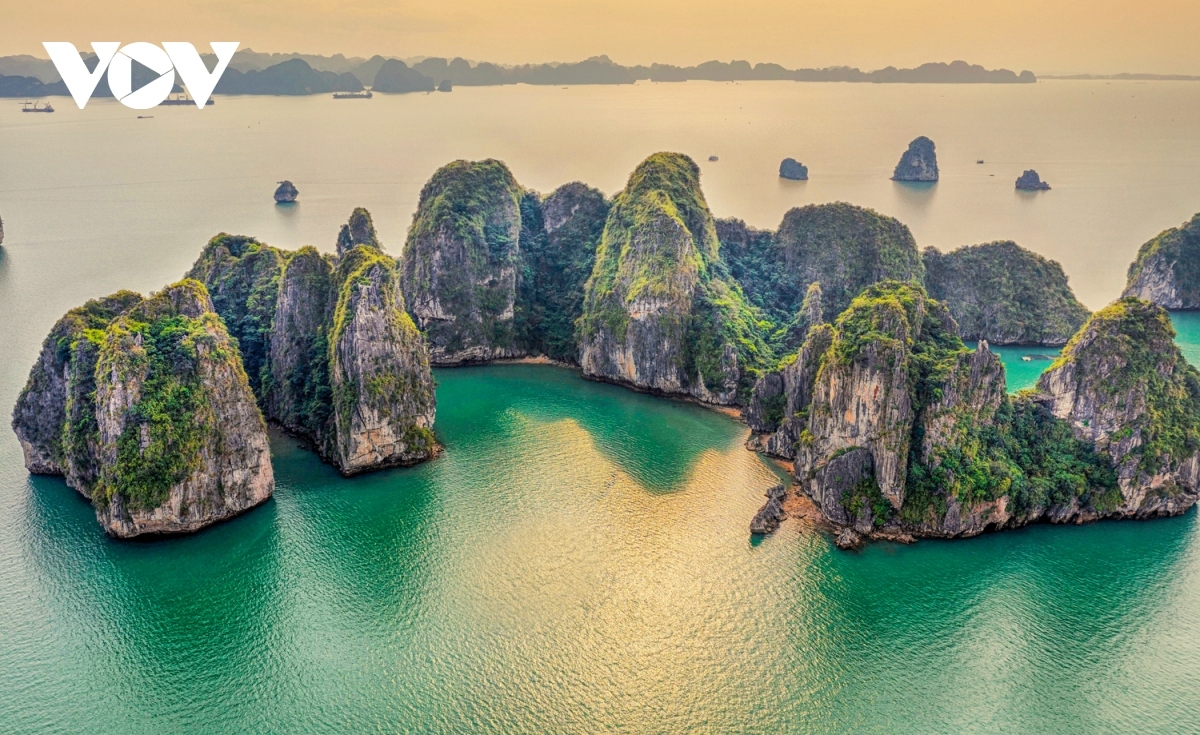 ha long bay among top 25 world s most beautiful places picture 1