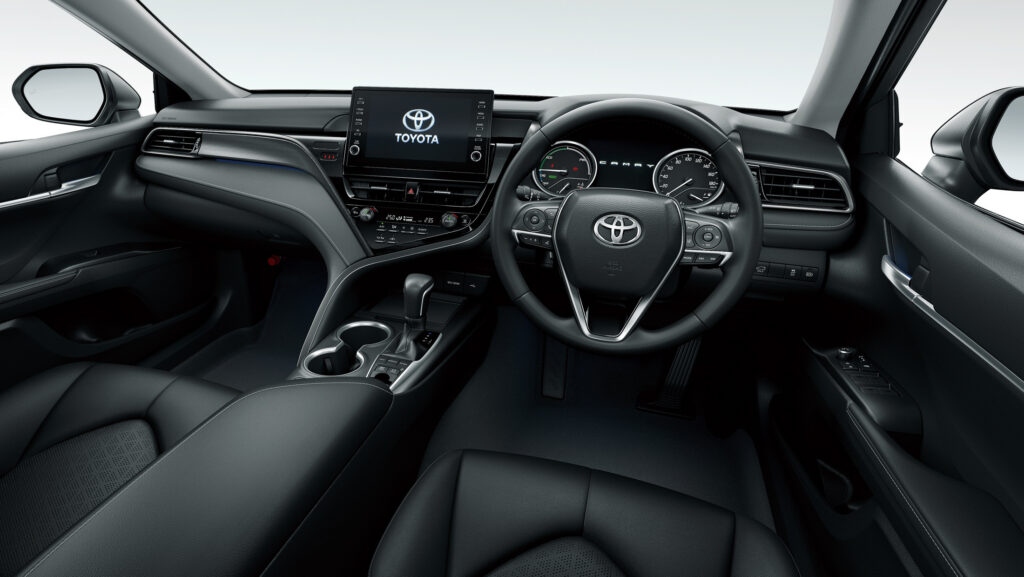 Mẫu Toyota Camry đời mới nhất - đời 2017, hiện đang được bán tại Nhật Bản.