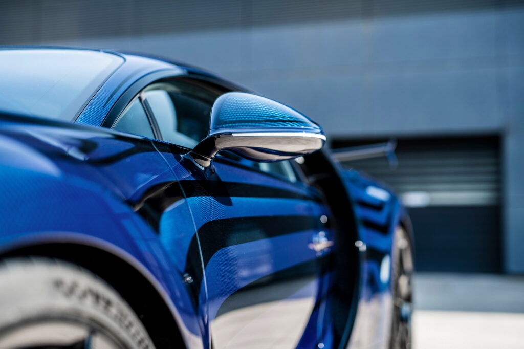 Bugatti vẫn luôn giữ đặc tính nghệ thuật của Ettore Bugatti cho đến ngày nay, đảm bảo rằng mọi khía cạnh của thiết kế và sản xuất đều được đạt đến độ hoàn thiện với tính thẩm mỹ xuất sắc.