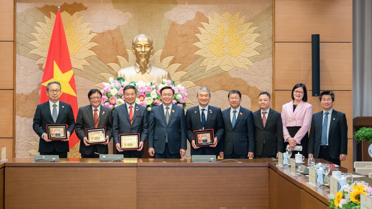top vietnamese legislator receives japan business federation representatives picture 2