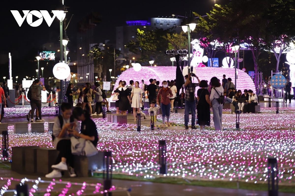 light art works celebrate vietnam-japan diplomatic relations picture 8