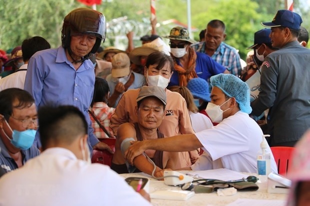 500 cambodian residents get free health check picture 1