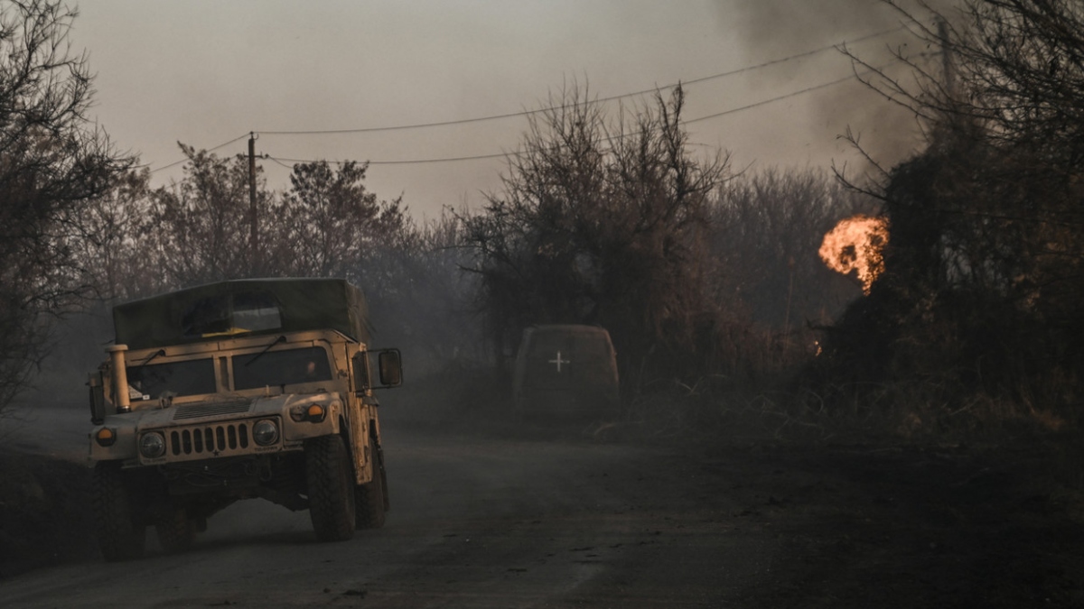 nga dot pha o tay bac avdiivka, tung buoc ap sat vanh dai phao dai ukraine hinh anh 1