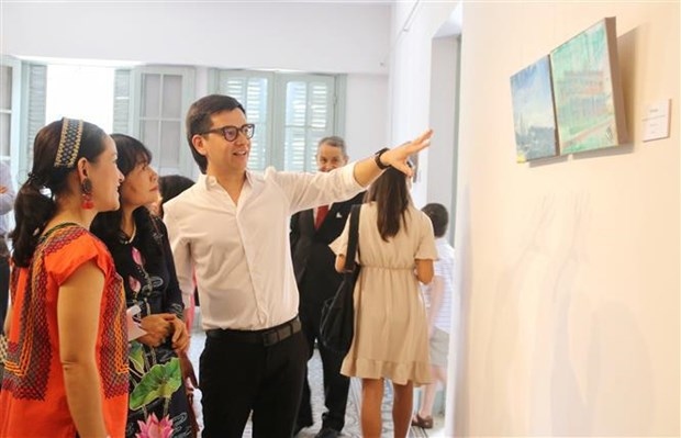mexican painter diego rodarte s paintings exhibited in hcm city picture 1