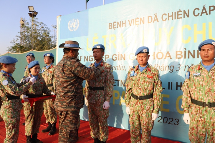 vietnamese level-2 field hospital no.4 receives un medals picture 1