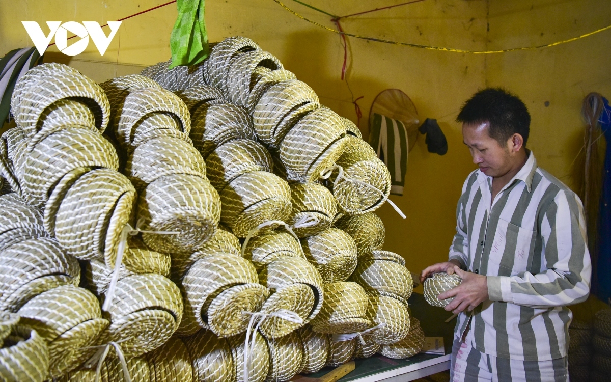 insight into life of foreign inmates in Vietnamese prison picture 12