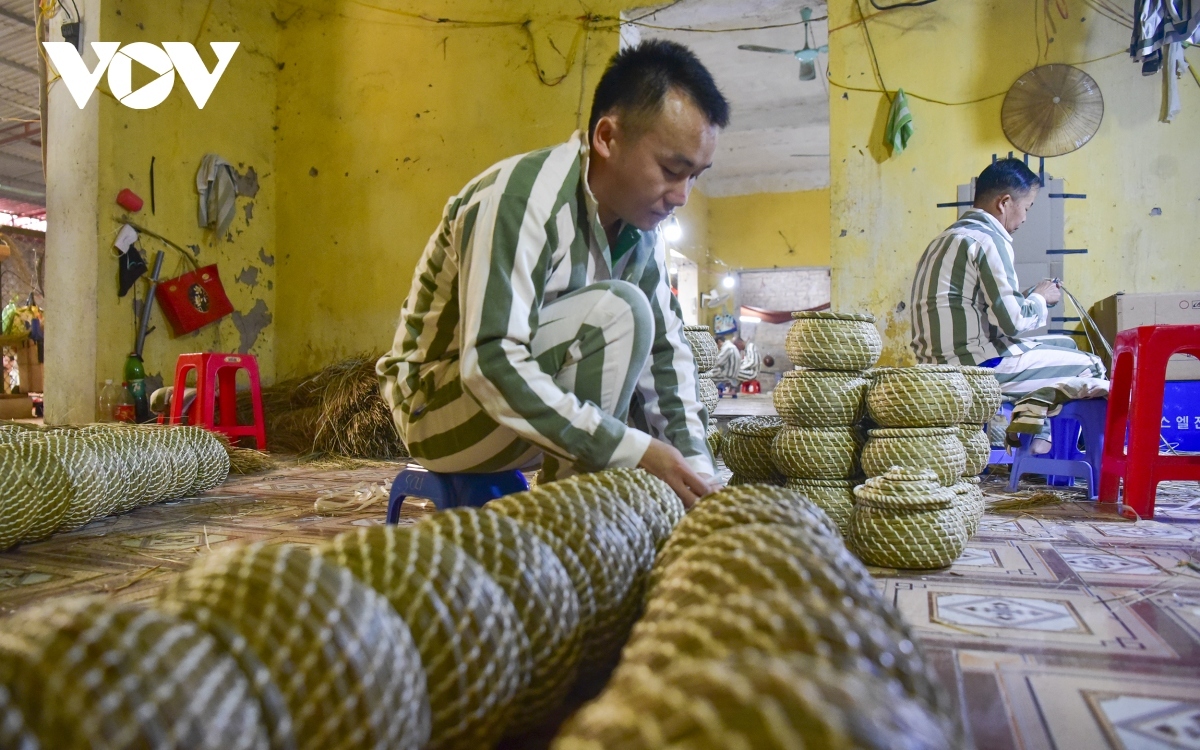 insight into life of foreign inmates in vietnamese prison picture 7