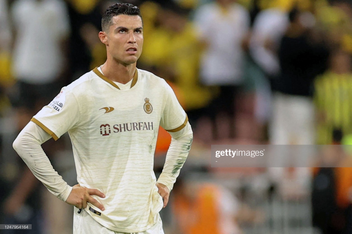 Ronaldo ném băng đội trưởng, đá chai nước sau trận thua của Al Nassr