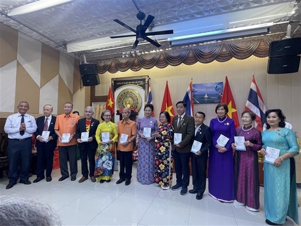 ovs in thailand look towards to homeland s seas, islands picture 1 ovs in thailand look towards to homeland s seas, islands picture 1