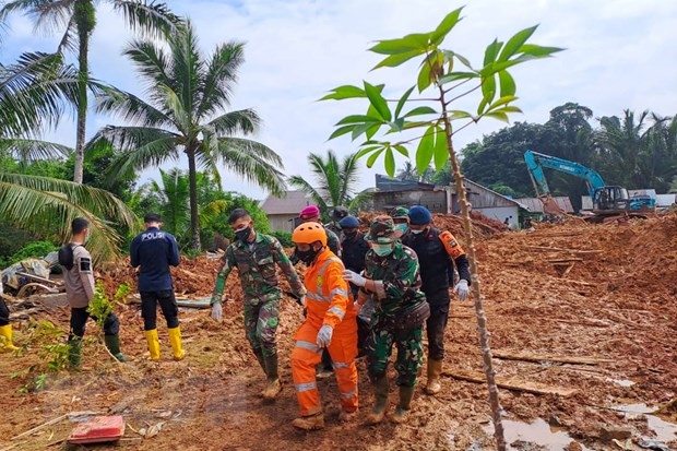 so nguoi chet do lo dat o indonesia tang len gan 40 nguoi hinh anh 1