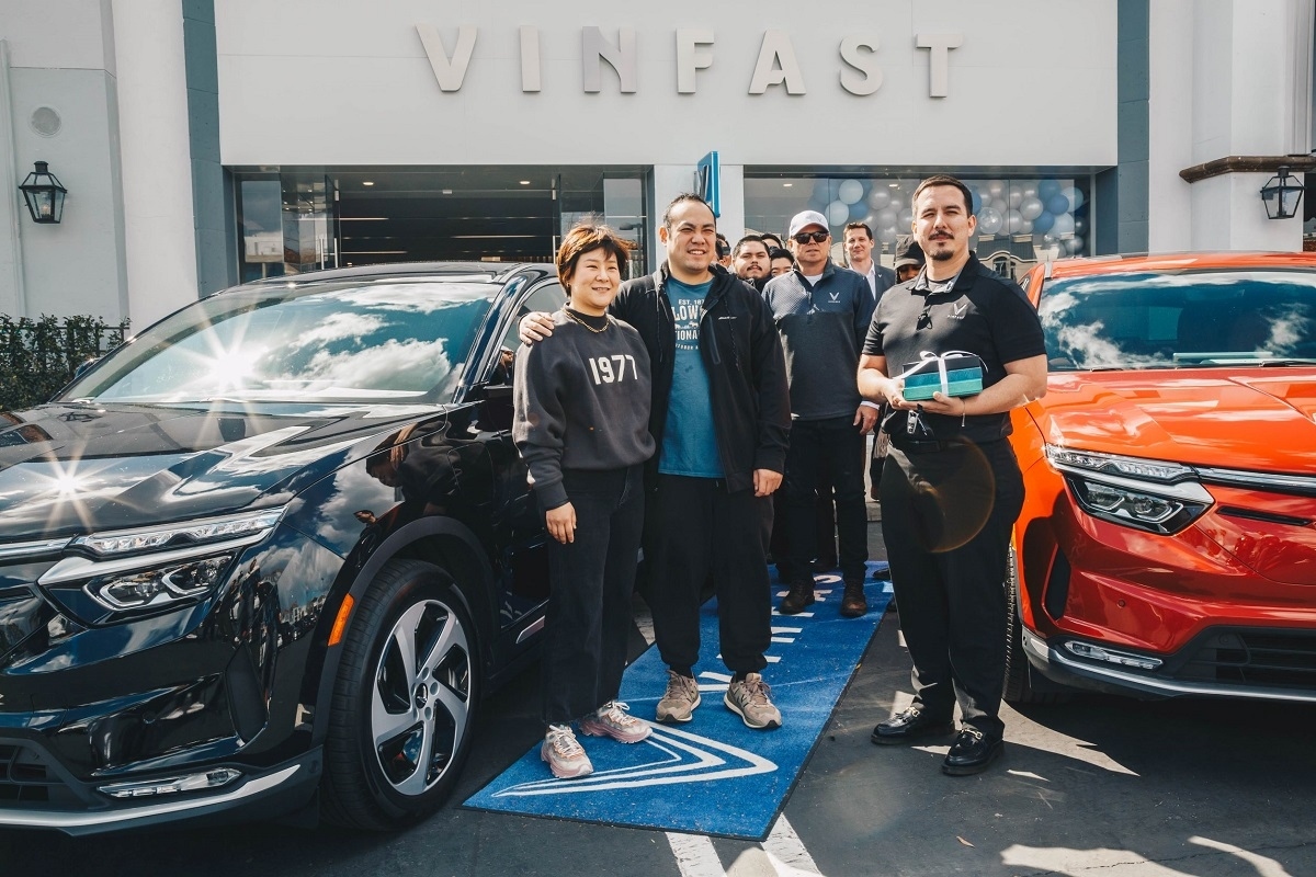 vinfast hands over first 45 evs to us customers picture 1