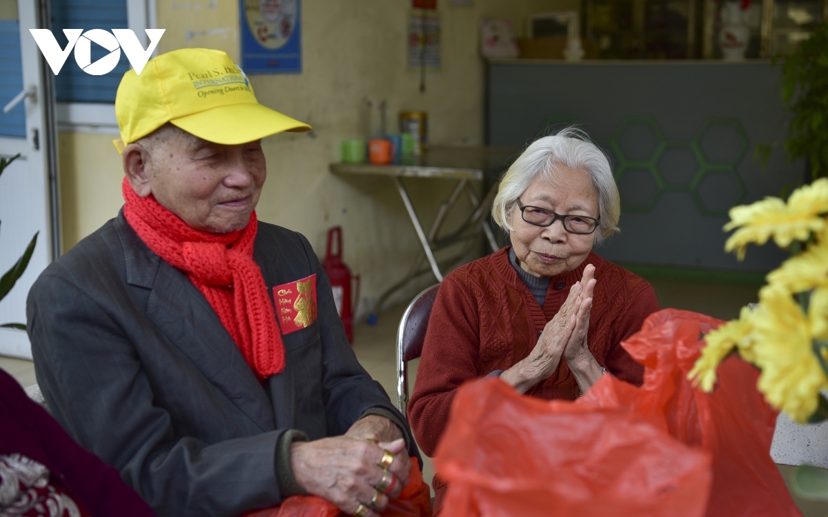 a special day for the elderly at hanoi care centre picture 7