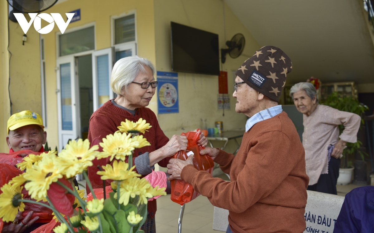 a special day for the elderly at hanoi care centre picture 8