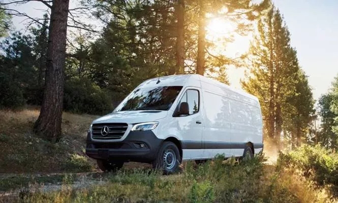 Hơn 53.000 Mercedes Sprinter bị triệu hồi vì nguy cơ bốc cháy và hỏng túi khí