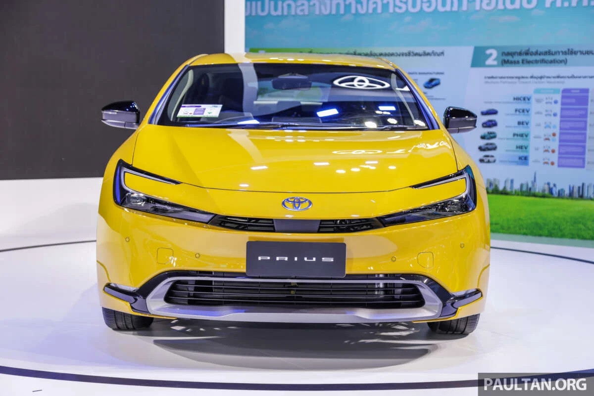 can canh toyota prius the he thu nam tai trien lam o to quoc te bangkok hinh anh 2