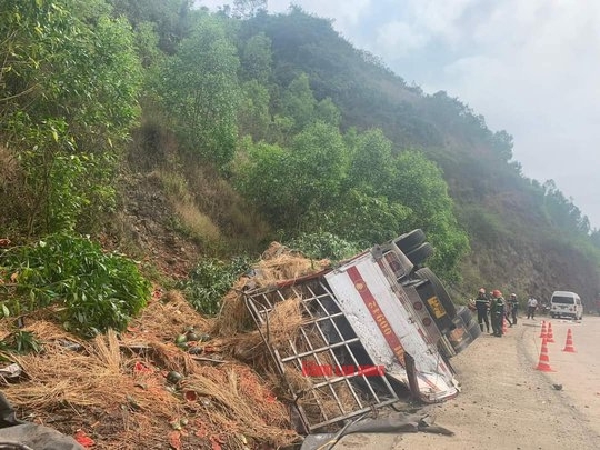 Four dies, five injured as truck overturned in central Vietnam