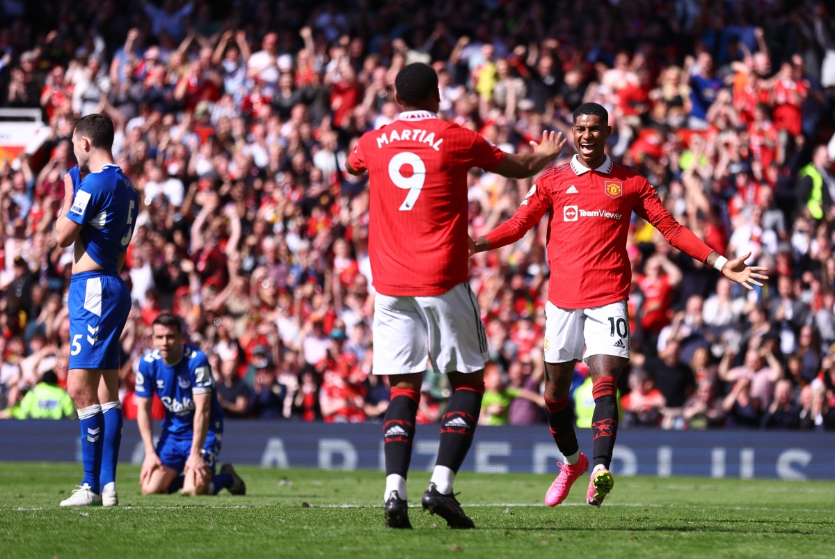 Anthony Martial ghi bàn trở lại, MU thắng dễ Everton trên sân nhà