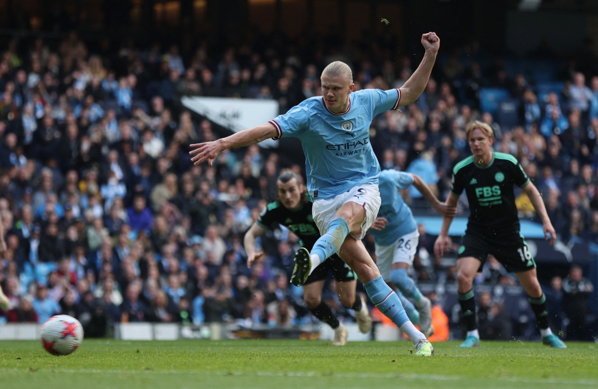 ket qua vong 31 ngoai hang anh thang de leicester, man city ap sat arsenal hinh anh 7