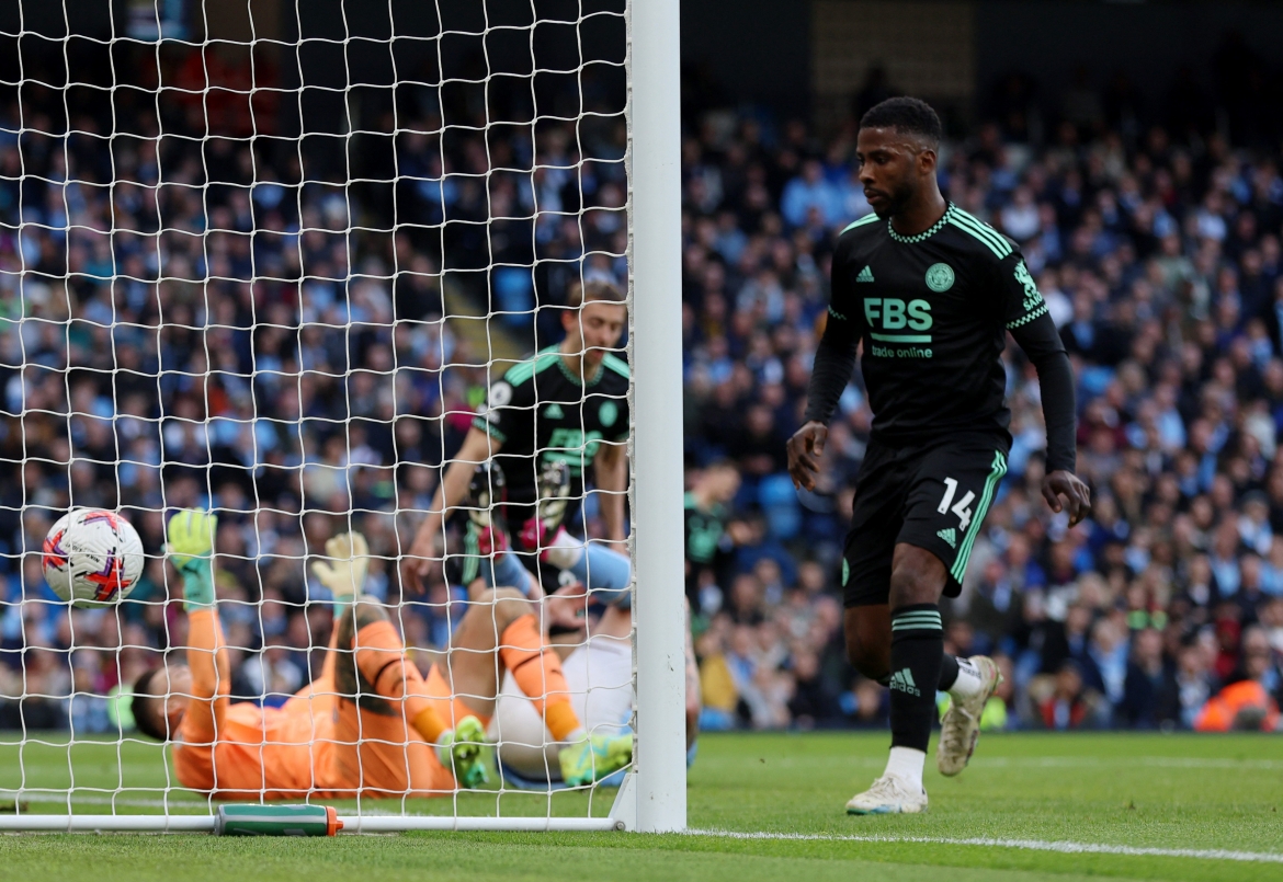 ket qua vong 31 ngoai hang anh thang de leicester, man city ap sat arsenal hinh anh 15
